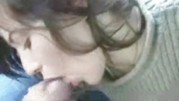Cristina Sanders spreizt ihre Muschi vor geile reife deutsche weiber der Webcam