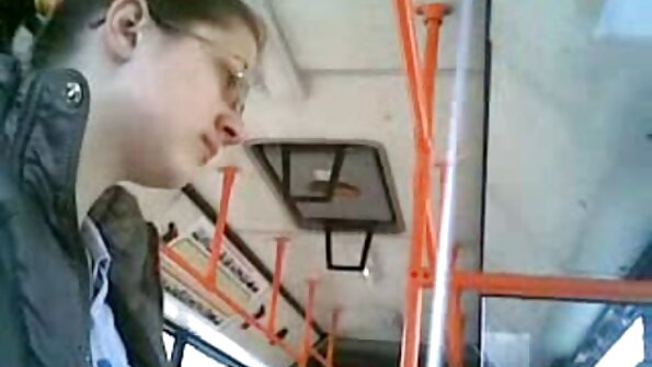 Sweet Krissy liebt ihren Arsch, und wie könnte man ihn besser pflegen, als ihn mit Lotion einzureiben! Sieh zu, wie sie es einreibt und dann für die deutsche reife frauen porno Kamera auf ihren Arsch schlägt.