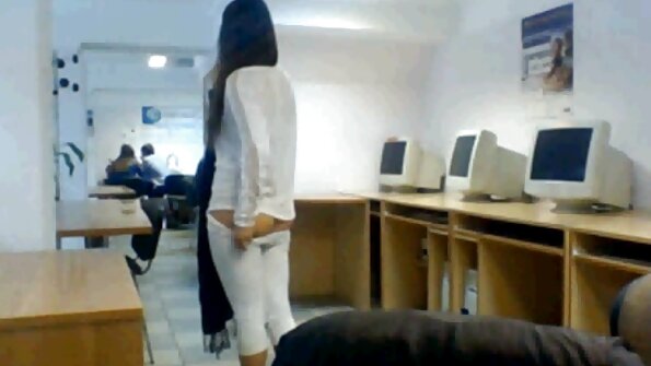 Harmony Reigns - Brünette mit großen Titten masturbiert deutsche reife hausfrauen