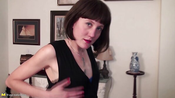 Xoxo Leah entblößt ihre perfekten geschwollenen Brüste pornos mit alten paaren