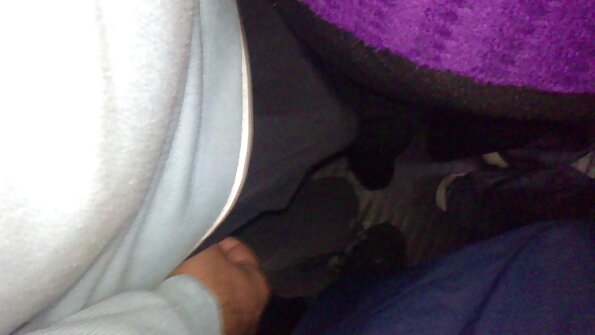 Die vollbusige Blondine Megan Summers spreizt ihre geile deutsche reife frauen Arschbacken