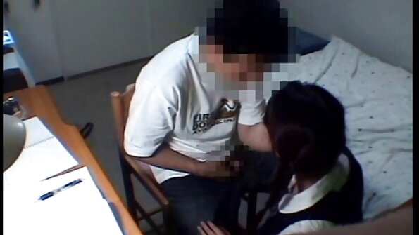 Allyssa Hall reibt sich ihre Klitoris deutsche reife geile frauen und stöhnt vor Vergnügen