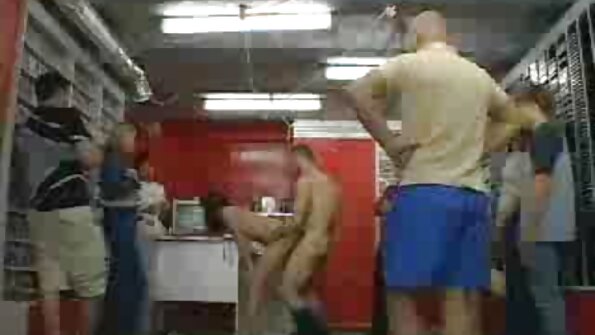 Sieh zu, wie meine Freundin die deutsche reife nackte frauen Rute lutscht und fickt