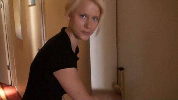 Beobachten Sie, wie Jeska Vardinski in diesem sexy Höschen mit kleinen Totenköpfen einen sexy kleinen Striptease für die Kamera macht. Verpassen Sie nicht nackte deutsche reife frauen den Rest des Videos auf ihrer Website.