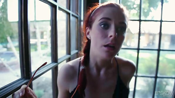 Gigi Spice hat Spaß mit einem Spielzeug und sie fühlt sich wie reife deutsche hausfrauen auf der Welt